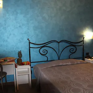 House Beatrice 2*, Милан Италия