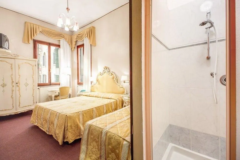 Albergo Basilea Wenecja 3*,
