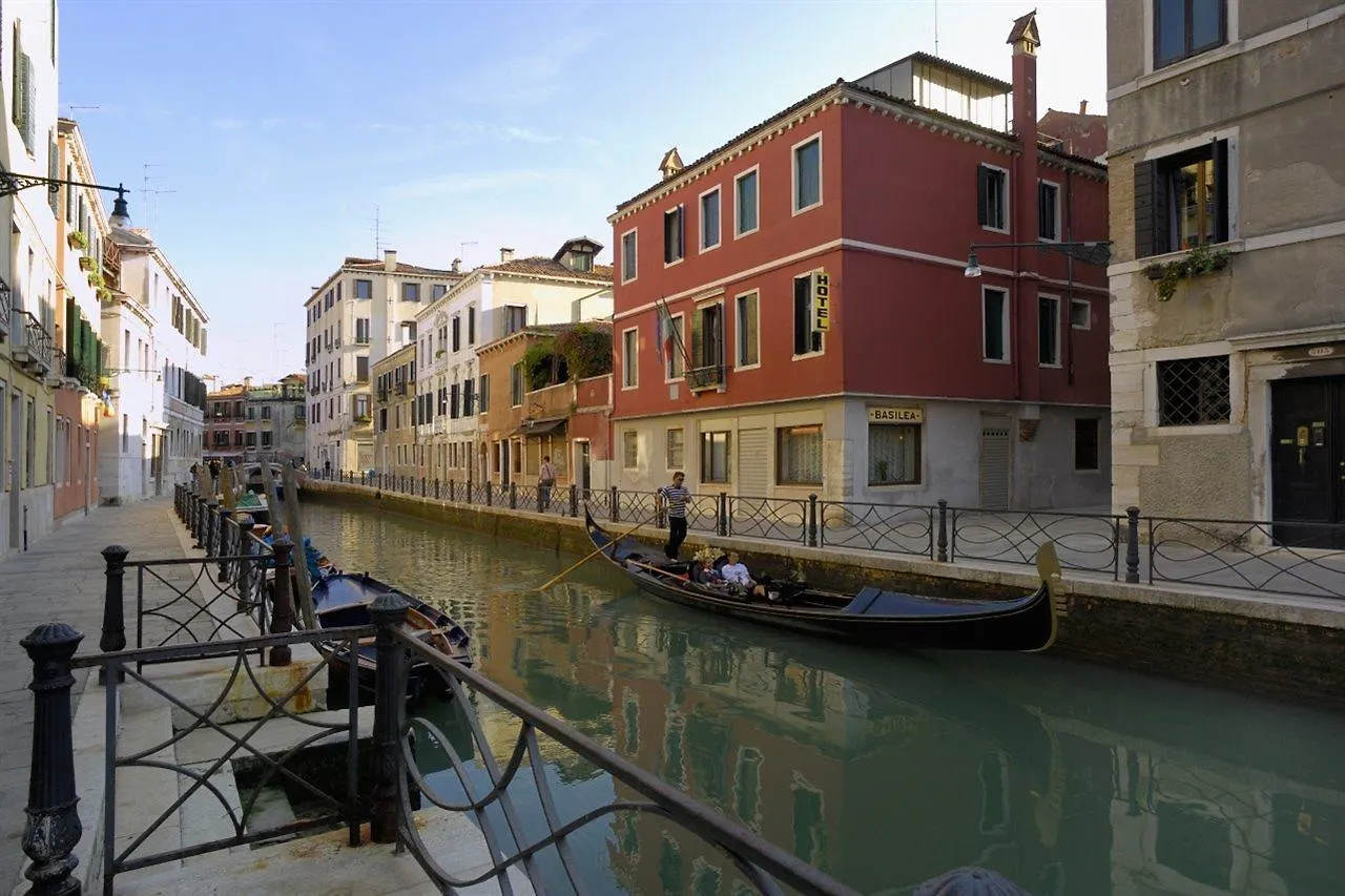 Albergo Basilea contacts