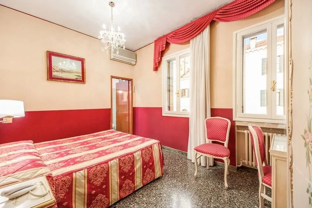 Albergo Basilea Venice 3*,  Italy